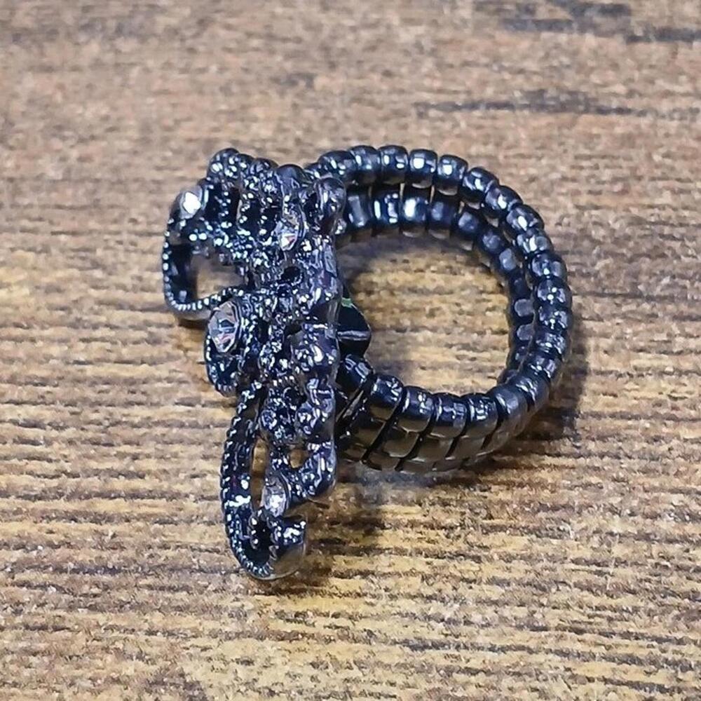 Vintage Princess Crown Tiara Style Stretch Band Ring - Picture 2 of 6